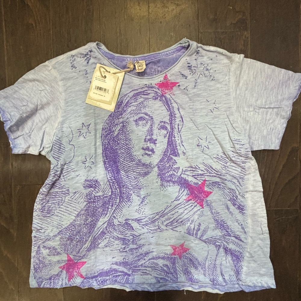 Graphic Tee with Purple and Pink Design Pristine cond,Nvr worn wtags